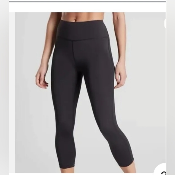 Athleta Ultimate stash pocket Capri. Lavender, size m. - Picture 5 of 7